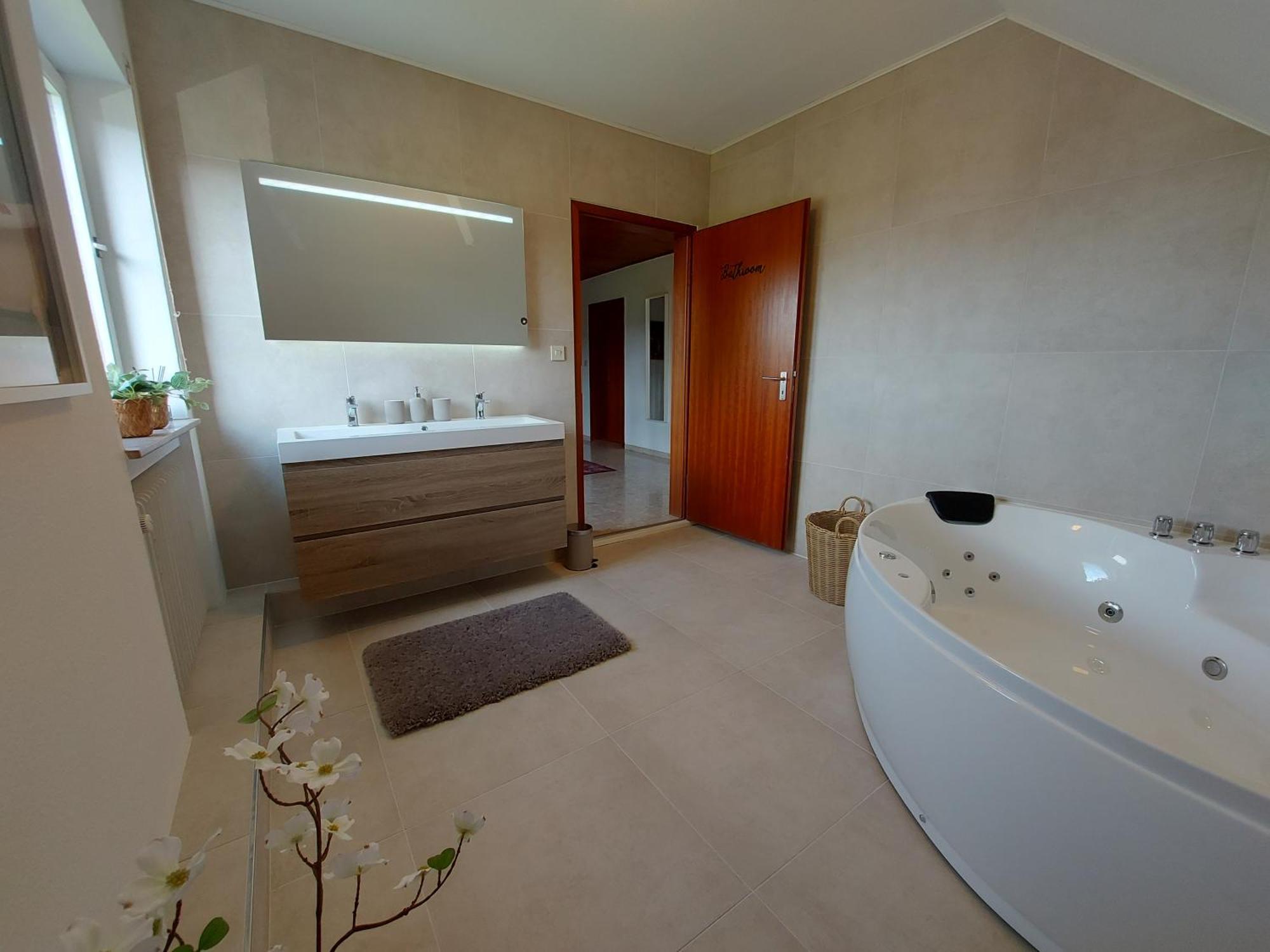 Ferienhaus Hescheld With Private Jacuzzi Hellenthal Esterno foto